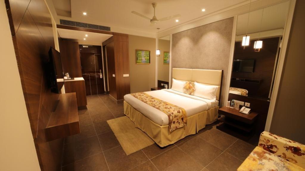 The Grand Village Moradabad Buitenkant foto